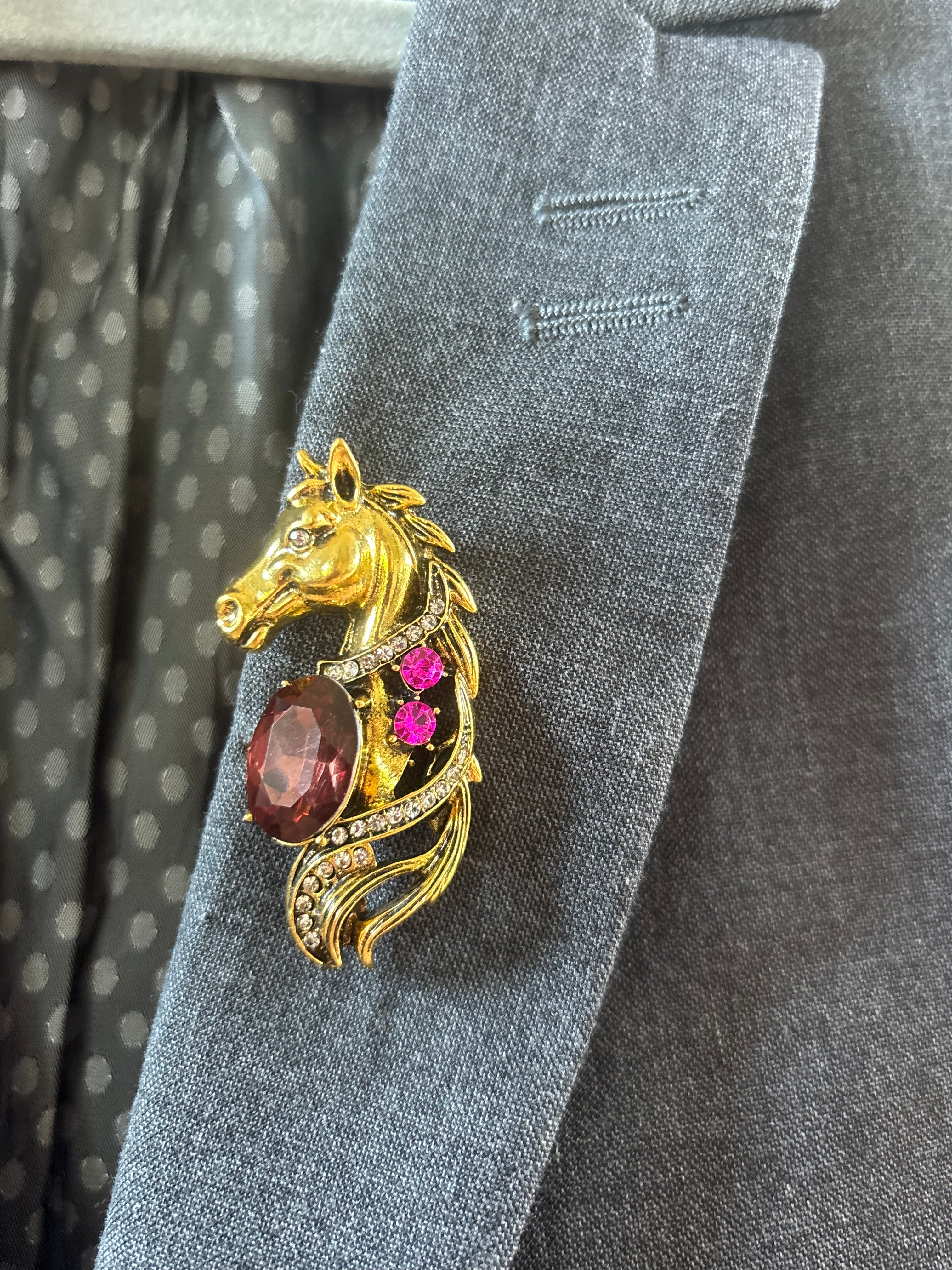 Gold tone horse brooch