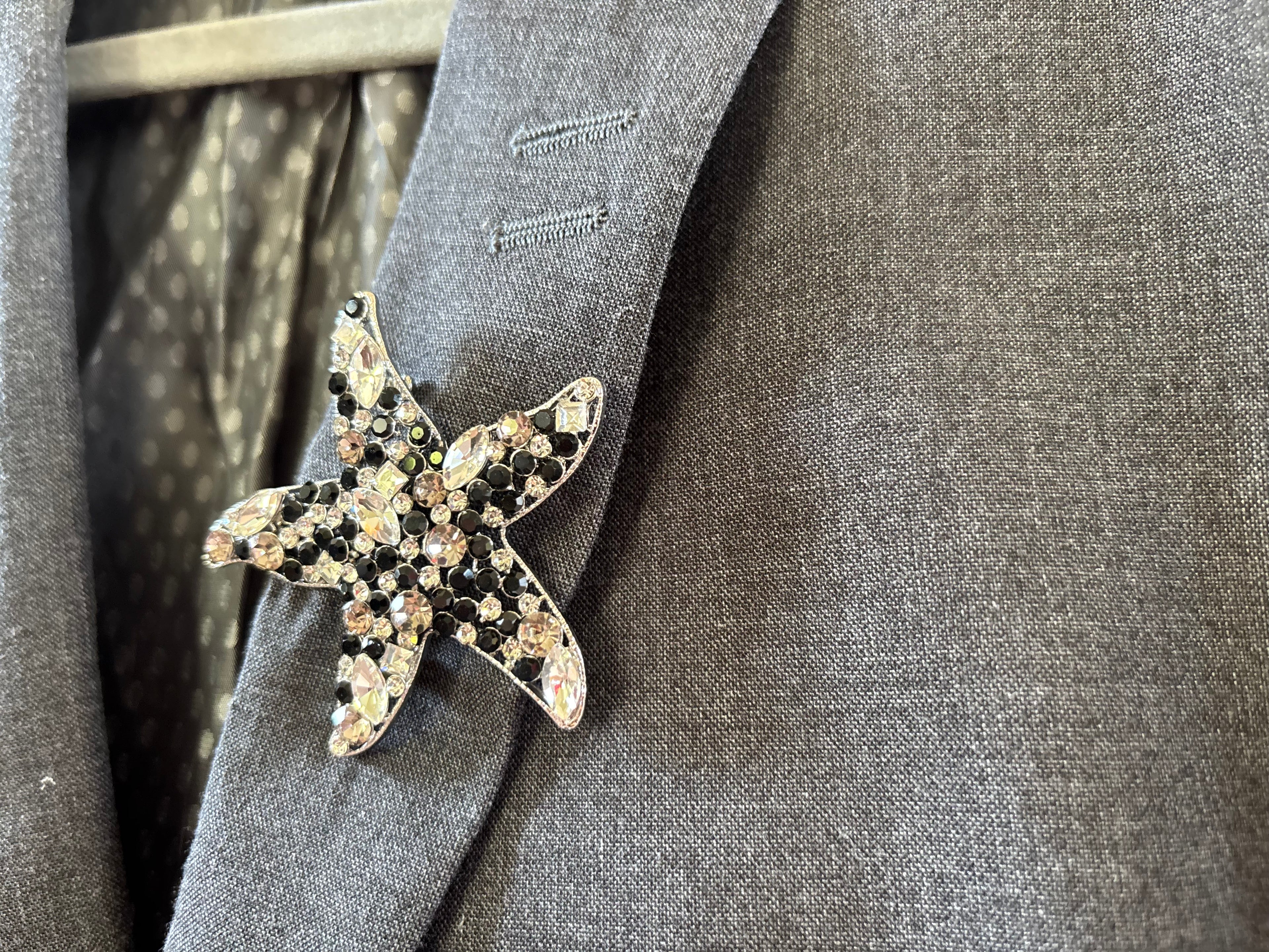 Large starfish brooch